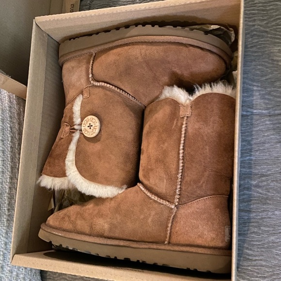Ugg Bailey Button Size 6 ✨ - Picture 5 of 12